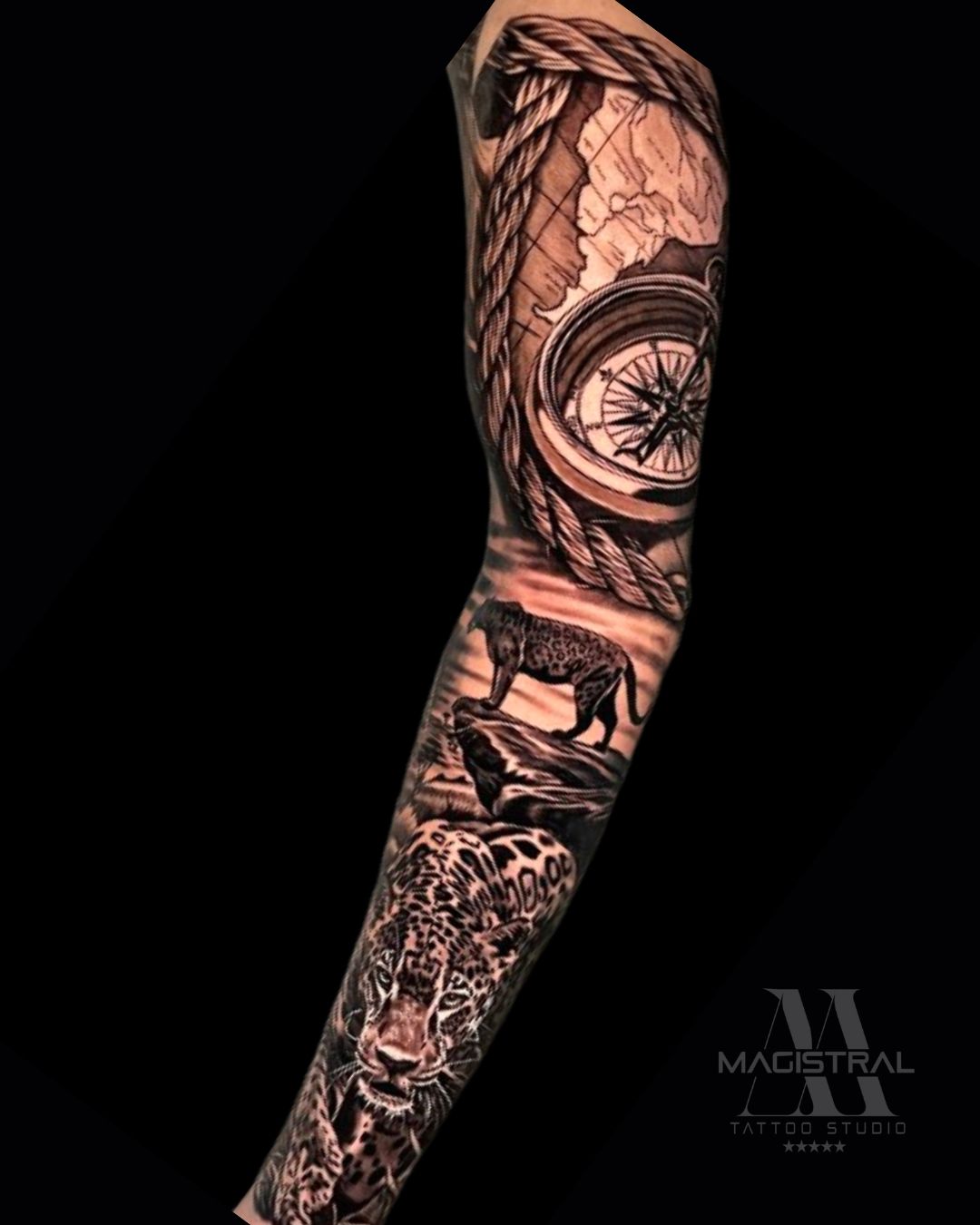 tatuaje-black-and-gray-brujula-tigre-brazo externo-guadalajara.jpg