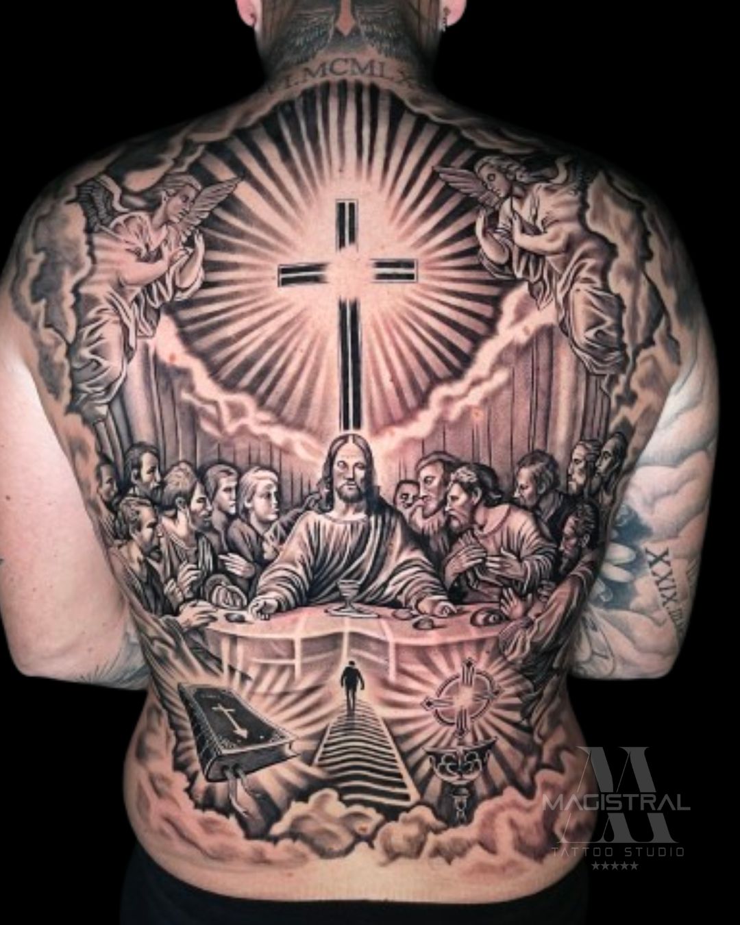 tatuaje-black-and-gray-religioso cena jesus-espalda-guadalajara.jpg