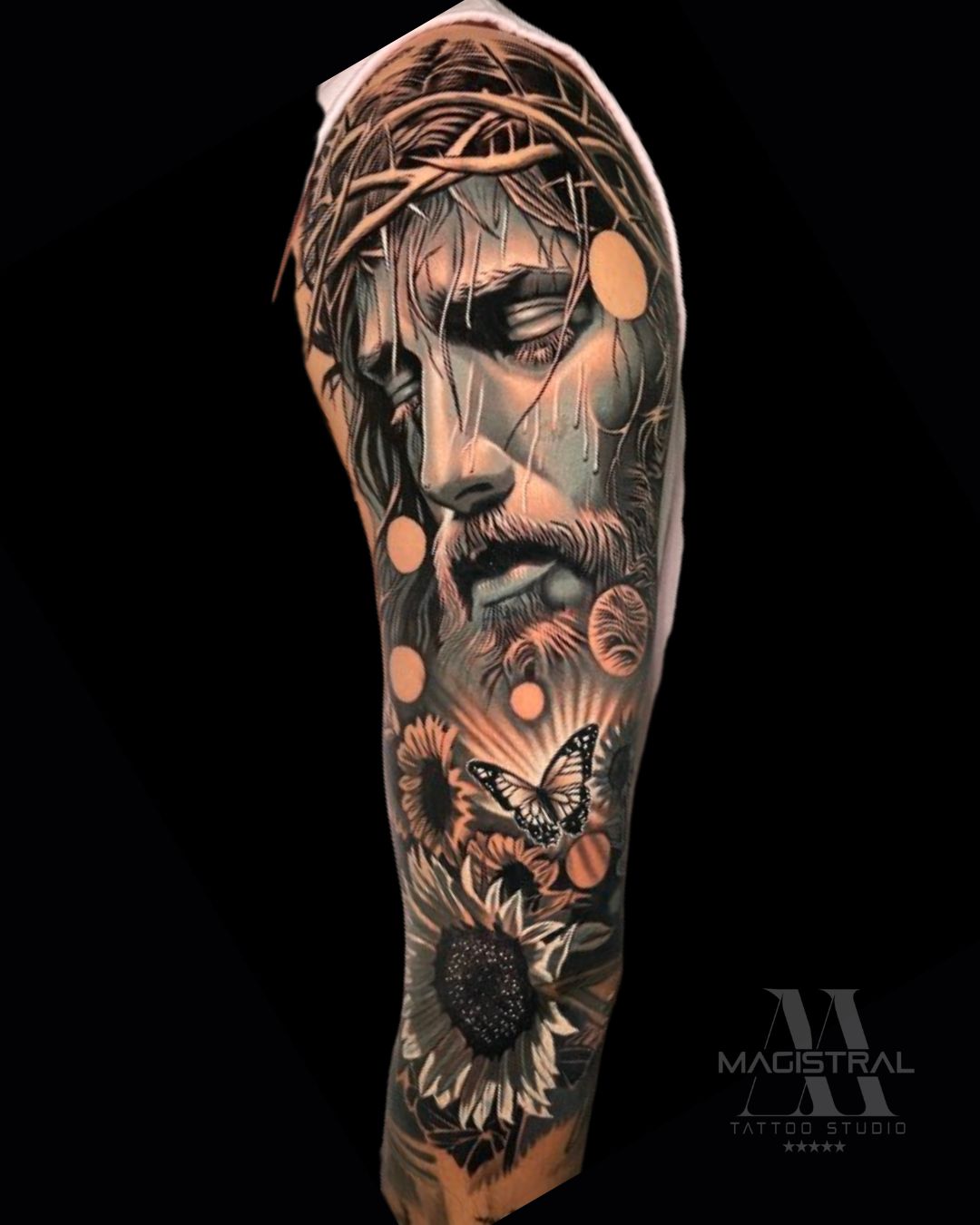 tatuaje-black-and-gray-religioso jesus-brazo-guadalajara.jpg